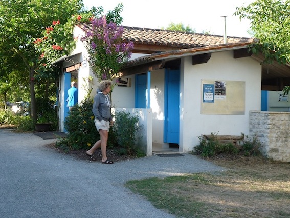 bloc sanitaire du camping le verger : wc